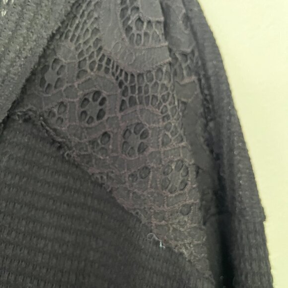 Torrid Waffle V-Neck Lace Inset Sweatshirt NEW Black Cuff Long Sleeves Sz 3X - Picture 6 of 9